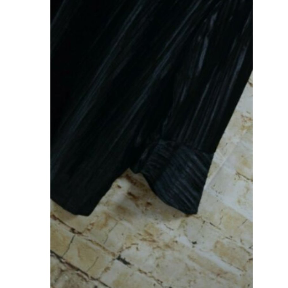Signature Collection Textured Velvet Top - Picture 4 of 7